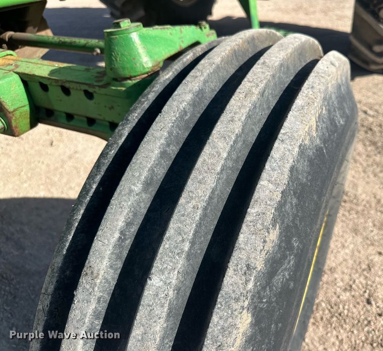 image for item DP6087 1982 John Deere 4440P tractor