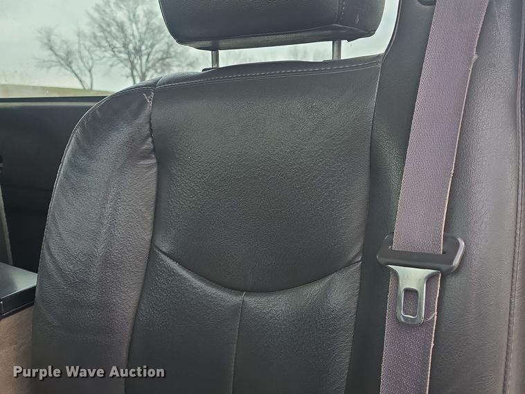 image for item DQ5331 2006 Chevrolet Silverado 2500HD pickup truck