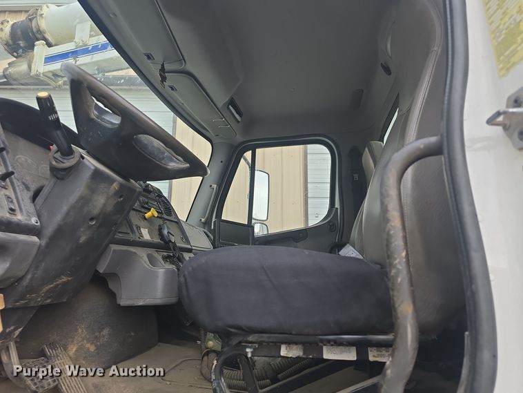 image for item DQ5334 2011 Freightliner  M2 106V sewer jetter truck