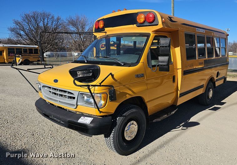 image for item DQ5339 2000 Blue Bird  E350 Super Duty school bus