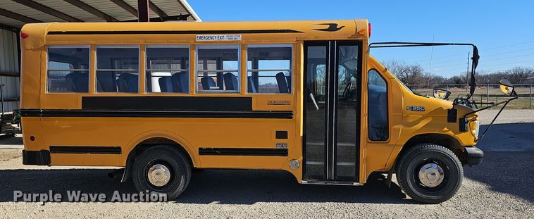 image for item DQ5339 2000 Blue Bird  E350 Super Duty school bus