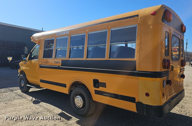 image for item DQ5339 2000 Blue Bird  E350 Super Duty school bus