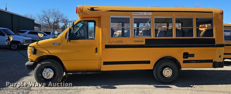 image for item DQ5339 2000 Blue Bird  E350 Super Duty school bus