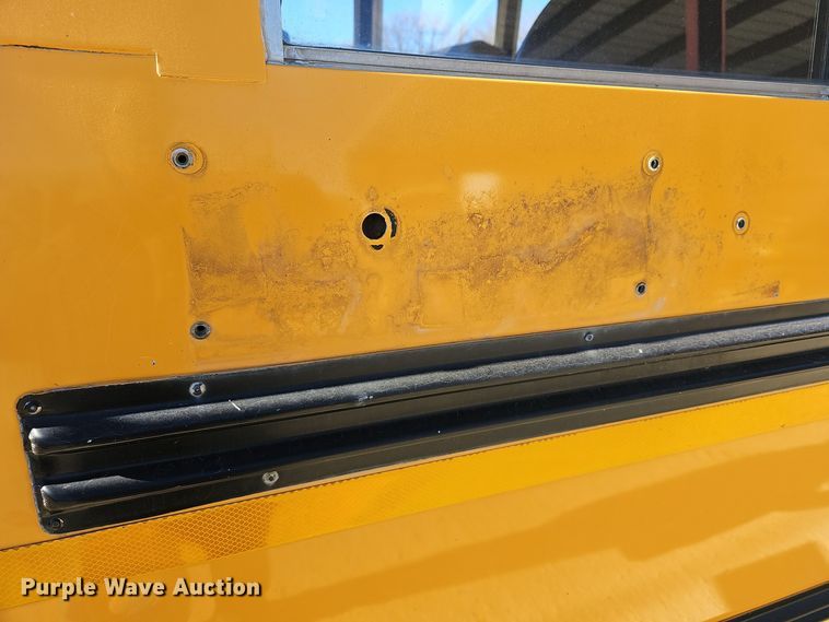 image for item DQ5339 2000 Blue Bird  E350 Super Duty school bus