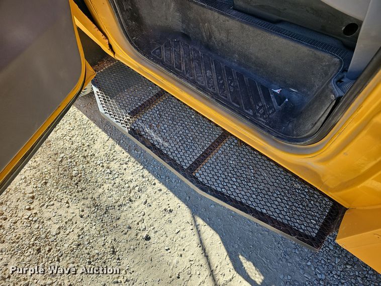 image for item DQ5339 2000 Blue Bird  E350 Super Duty school bus