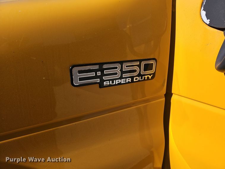 image for item DQ5339 2000 Blue Bird  E350 Super Duty school bus