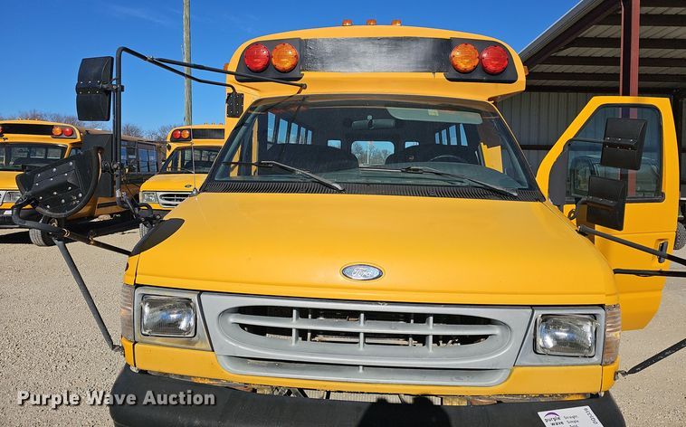 image for item DQ5339 2000 Blue Bird  E350 Super Duty school bus