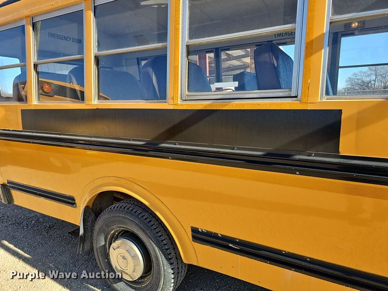 image for item DQ5339 2000 Blue Bird  E350 Super Duty school bus