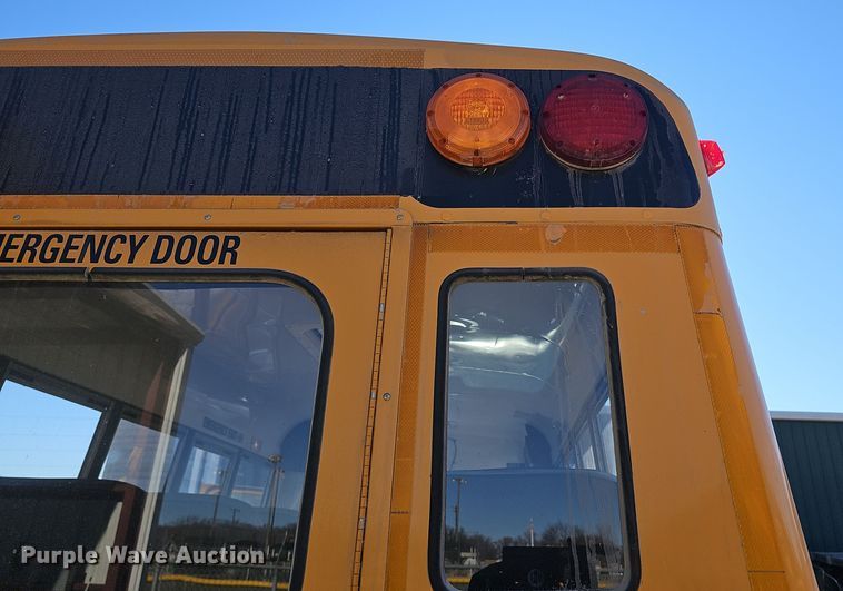 image for item DQ5339 2000 Blue Bird  E350 Super Duty school bus