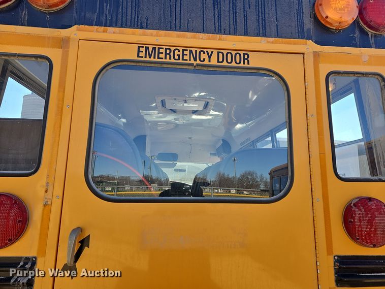 image for item DQ5339 2000 Blue Bird  E350 Super Duty school bus