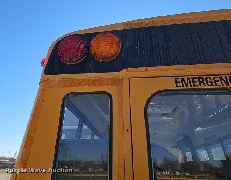 image for item DQ5339 2000 Blue Bird  E350 Super Duty school bus