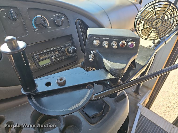 image for item DQ5339 2000 Blue Bird  E350 Super Duty school bus