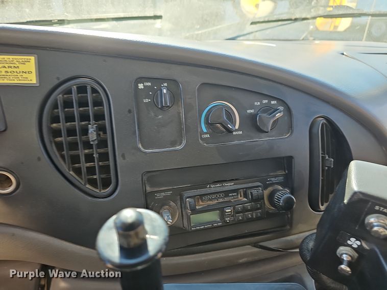 image for item DQ5339 2000 Blue Bird  E350 Super Duty school bus