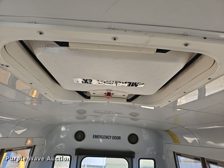 image for item DQ5339 2000 Blue Bird  E350 Super Duty school bus