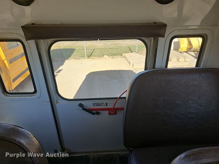 image for item DQ5339 2000 Blue Bird  E350 Super Duty school bus