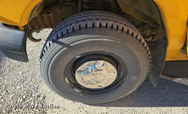 image for item DQ5339 2000 Blue Bird  E350 Super Duty school bus