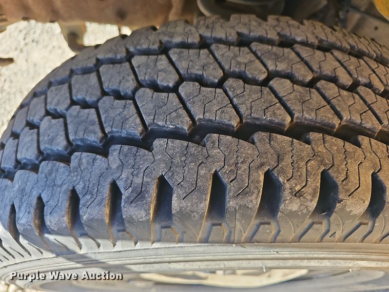 image for item DQ5339 2000 Blue Bird  E350 Super Duty school bus