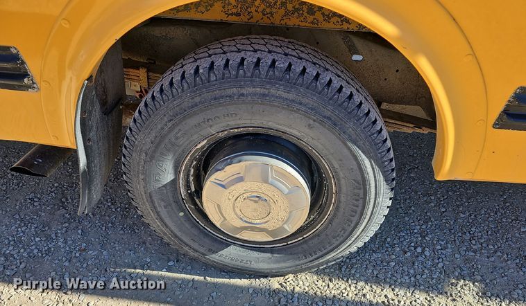 image for item DQ5339 2000 Blue Bird  E350 Super Duty school bus