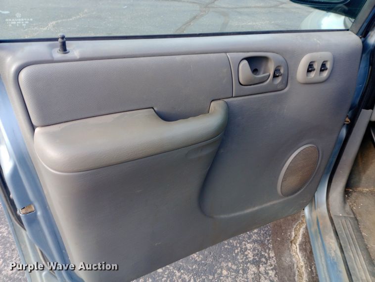 image for item DW0942 2006 Dodge Caravan van