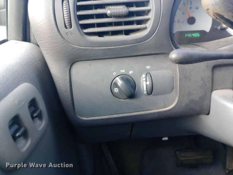 image for item DW0942 2006 Dodge Caravan van