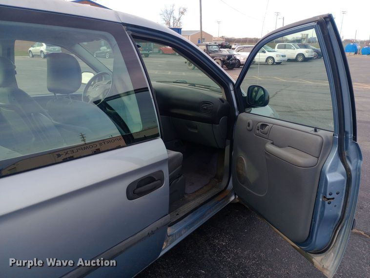 image for item DW0942 2006 Dodge Caravan van