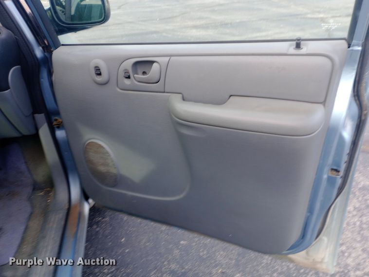 image for item DW0942 2006 Dodge Caravan van