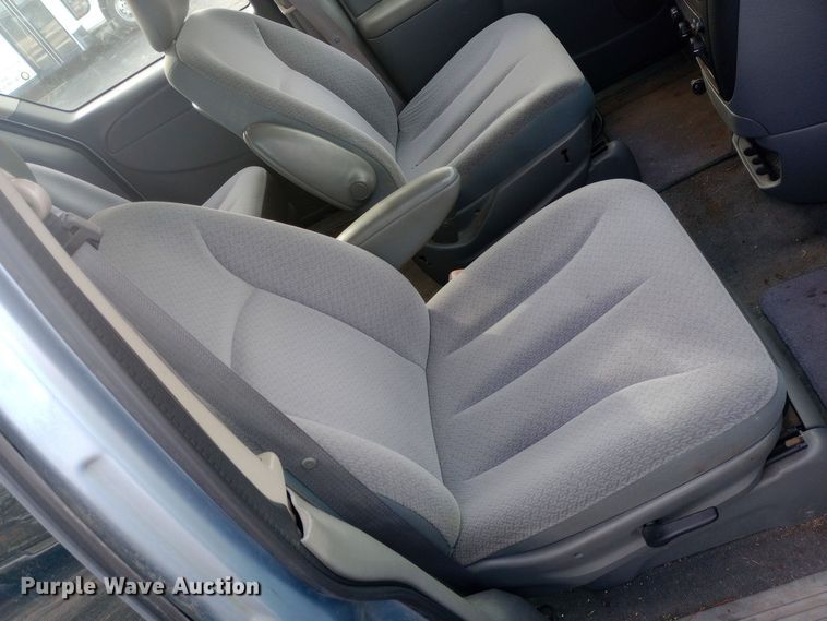 image for item DW0942 2006 Dodge Caravan van