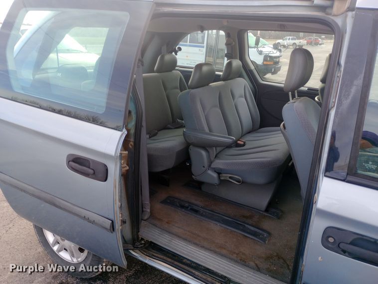 image for item DW0942 2006 Dodge Caravan van