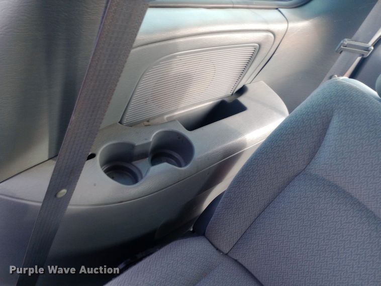 image for item DW0942 2006 Dodge Caravan van