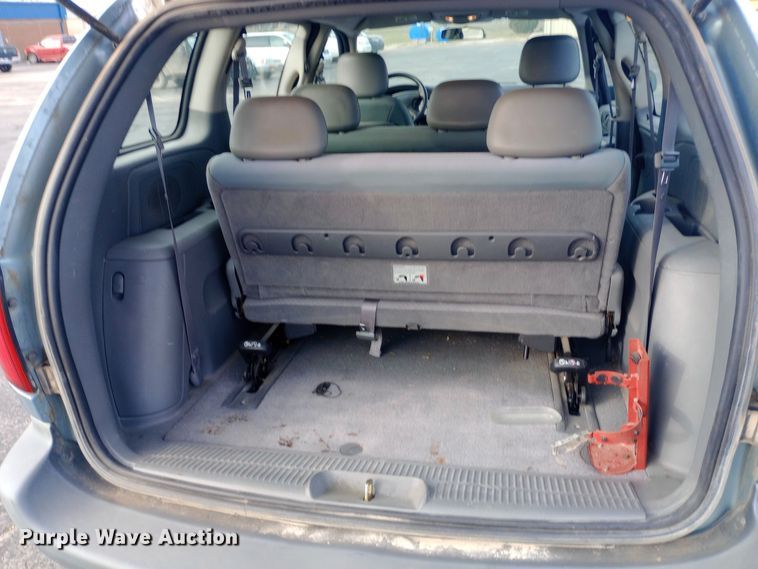 image for item DW0942 2006 Dodge Caravan van