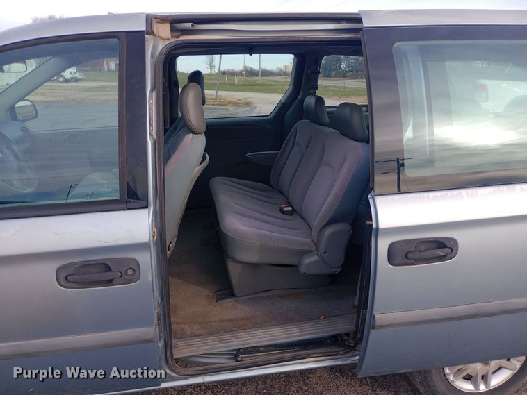 image for item DW0942 2006 Dodge Caravan van