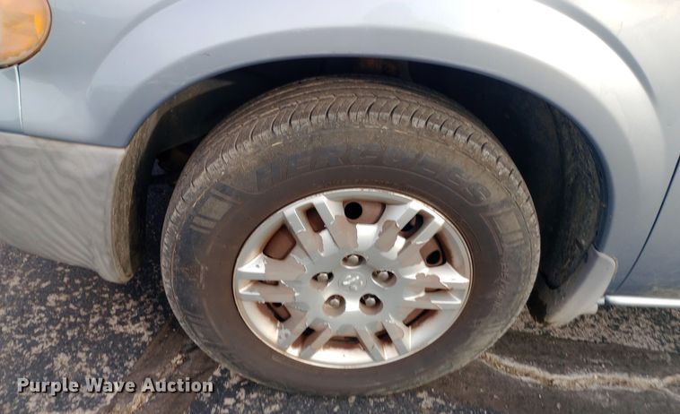 image for item DW0942 2006 Dodge Caravan van