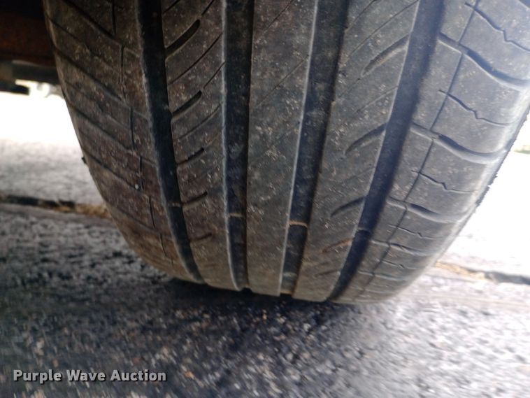 image for item DW0942 2006 Dodge Caravan van