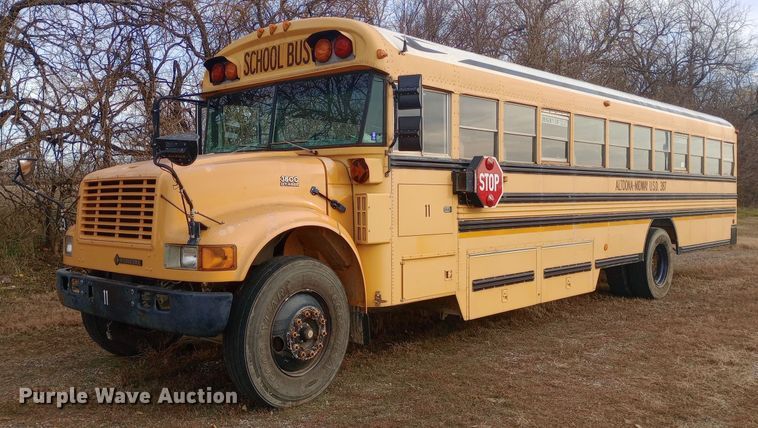 image for item DW0944 2003 International  3800 school bus