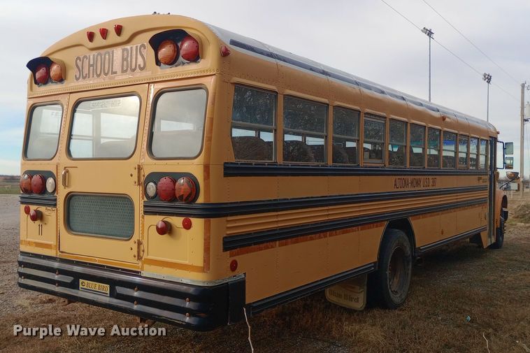 image for item DW0944 2003 International  3800 school bus
