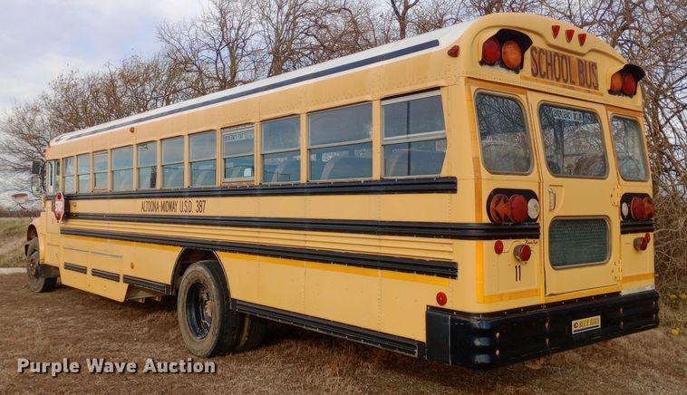 image for item DW0944 2003 International  3800 school bus