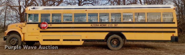 image for item DW0944 2003 International  3800 school bus