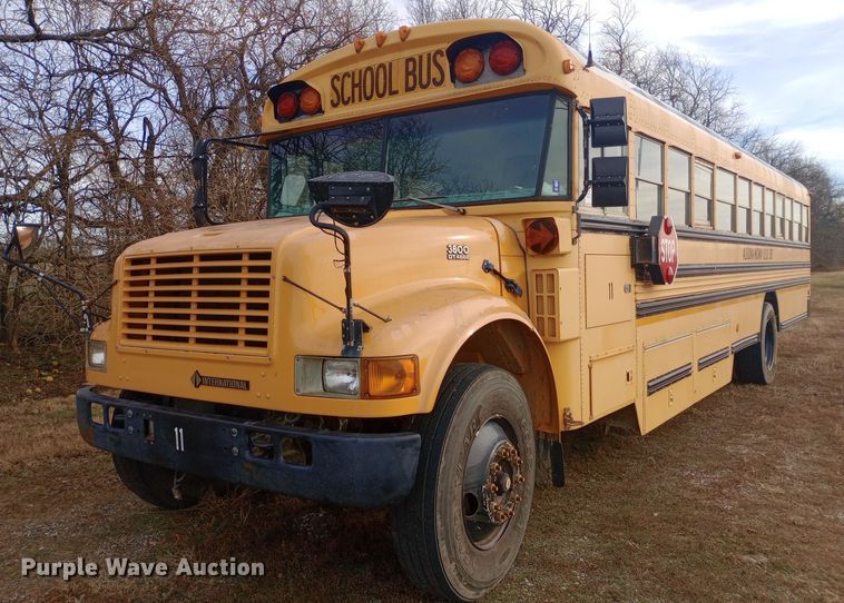 image for item DW0944 2003 International  3800 school bus
