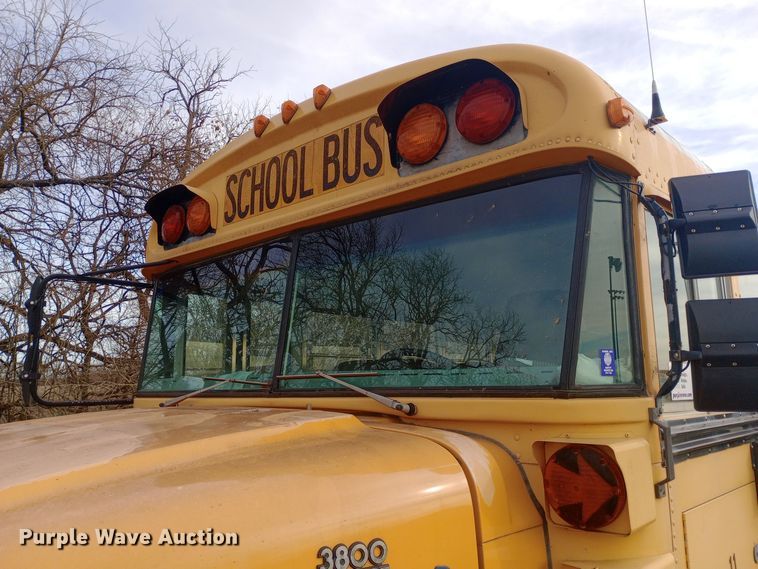 image for item DW0944 2003 International  3800 school bus