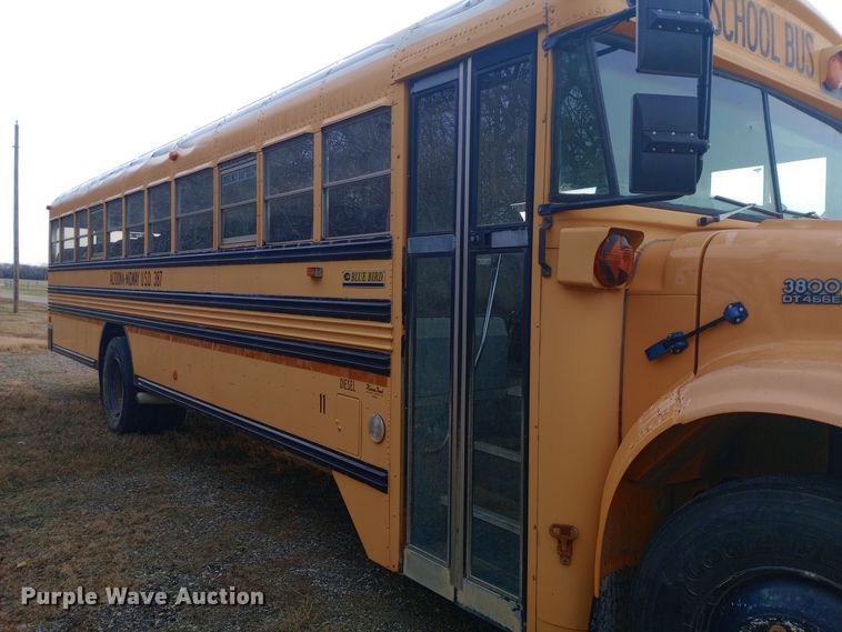 image for item DW0944 2003 International  3800 school bus