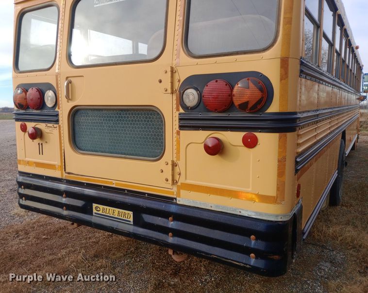 image for item DW0944 2003 International  3800 school bus