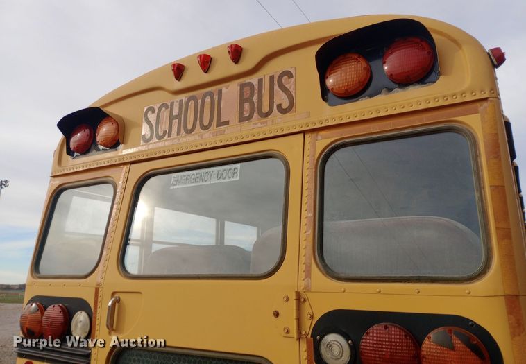 image for item DW0944 2003 International  3800 school bus