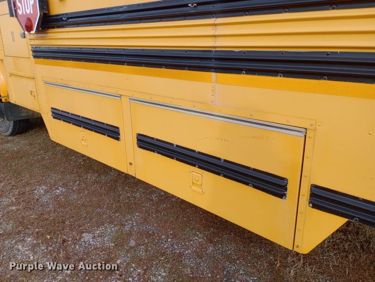 image for item DW0944 2003 International  3800 school bus
