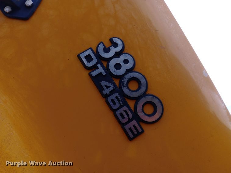 image for item DW0944 2003 International  3800 school bus