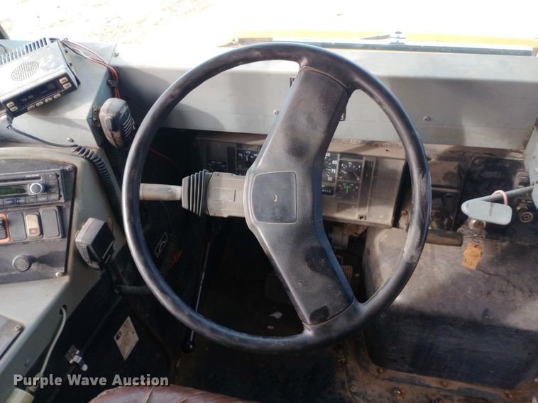 image for item DW0944 2003 International  3800 school bus