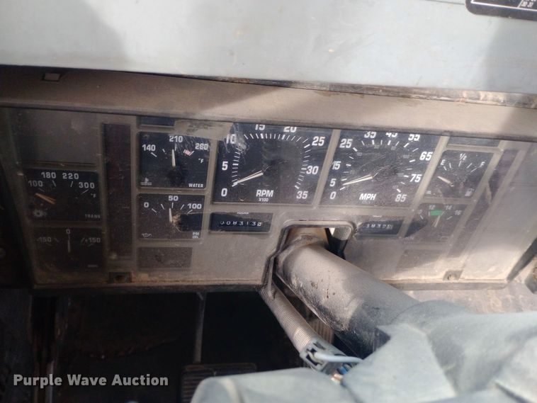 image for item DW0944 2003 International  3800 school bus