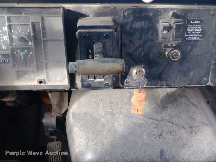 image for item DW0944 2003 International  3800 school bus