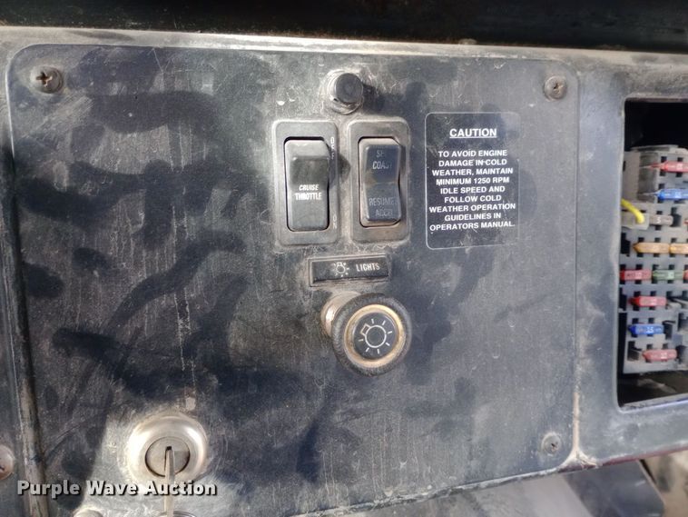 image for item DW0944 2003 International  3800 school bus