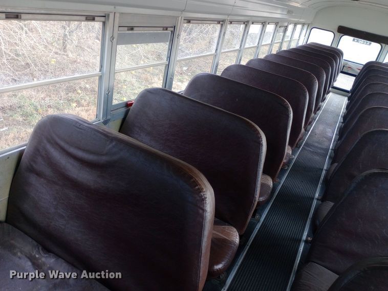 image for item DW0944 2003 International  3800 school bus