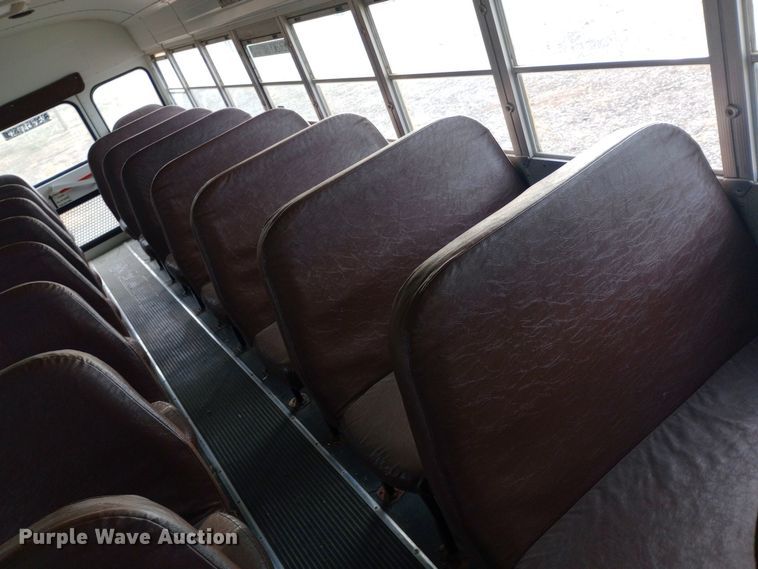 image for item DW0944 2003 International  3800 school bus